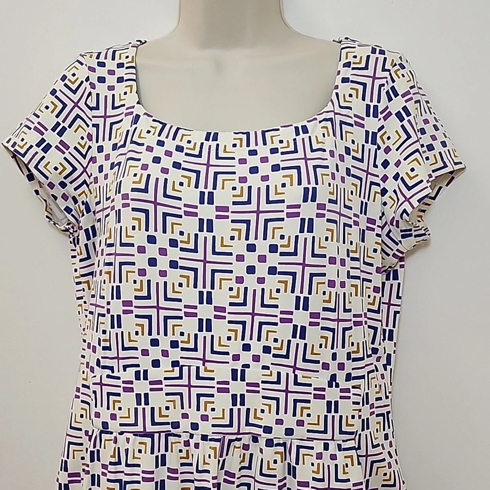 J McLaughlin Geometric Patterned Dress - Purple and White Size Large - Picture 3 of 16